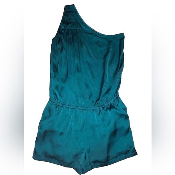 The limited size medium one sleeve romper - Picture 2 of 6